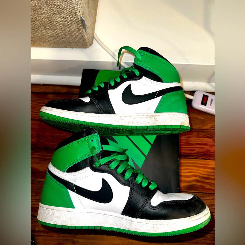 Lucky Green Jordan 1 Retro High OG | Size 7 Y | 8.5 in Womens | GS Size 7Y
